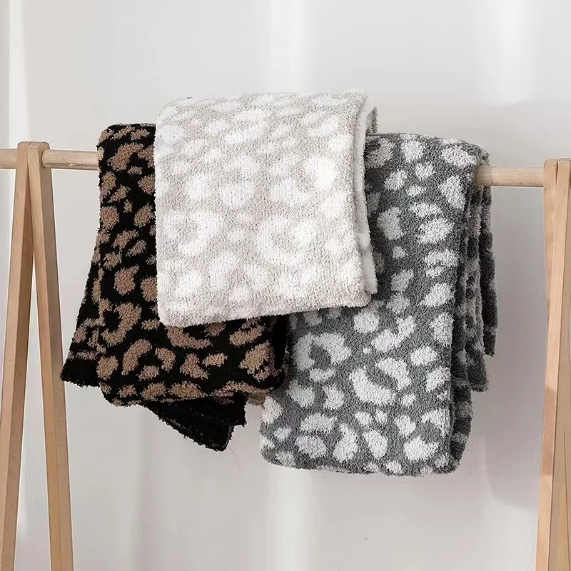 100% Polyester  Eco-Friendly Modern Luxury Cozy Knit Throw for All-Season Bedding & Decorative Use