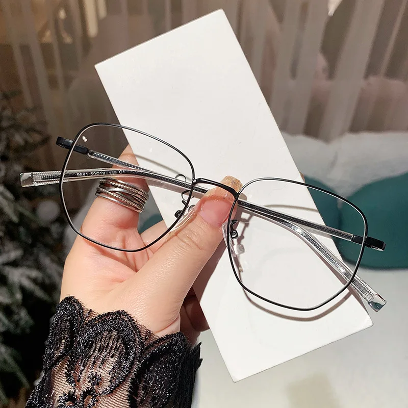 2026 Nieuwe metalen vierkante full-fra fotochromatische anti-blauwlichtbril met modieus geometrisch patroon en PC-lenzen._voghion.com