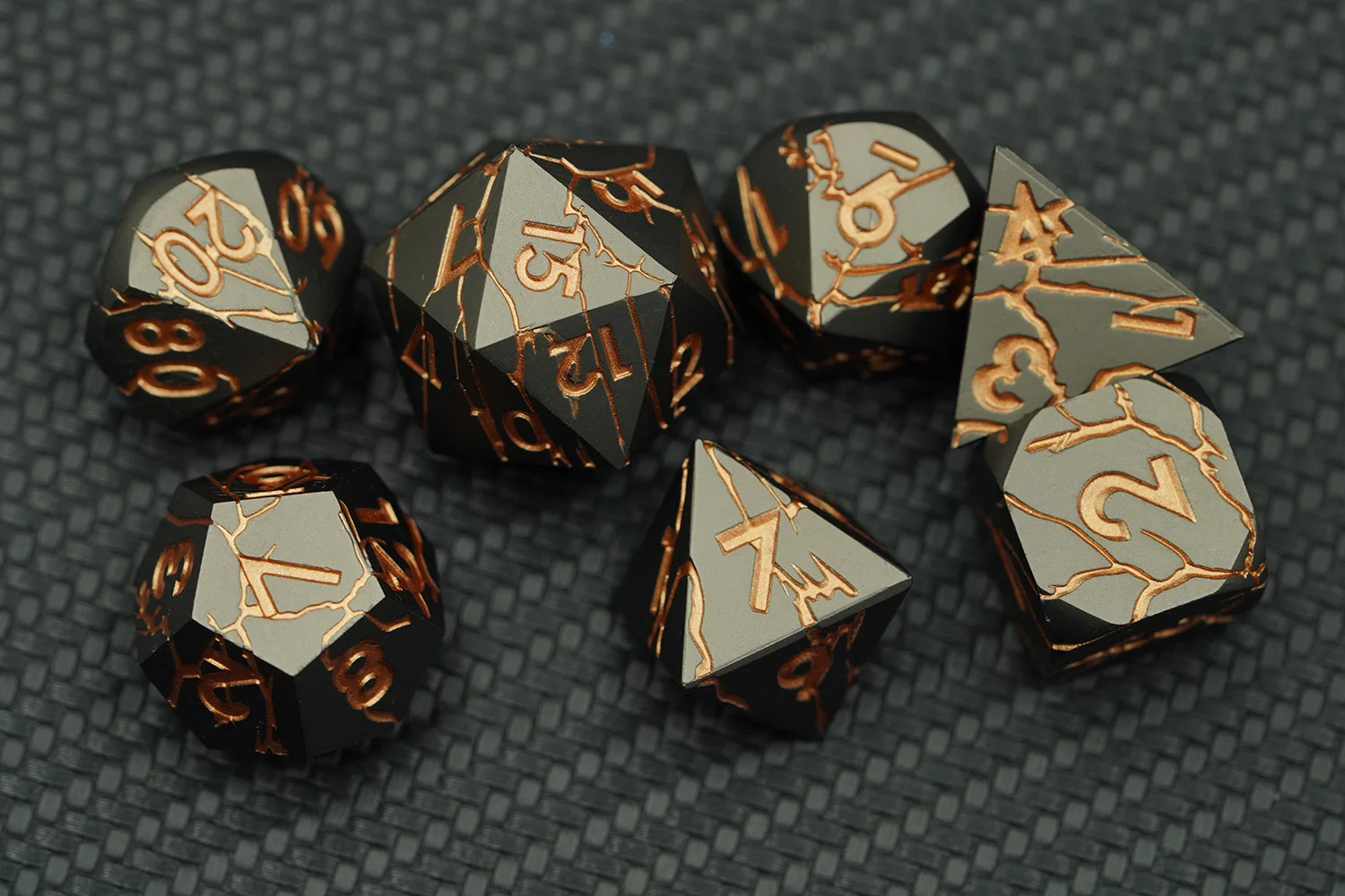 Custom D&D Dice Set Polyhedral Zinc Alloy Dnd Dice for Dungeons and Dragons Unique Crack Shape factory