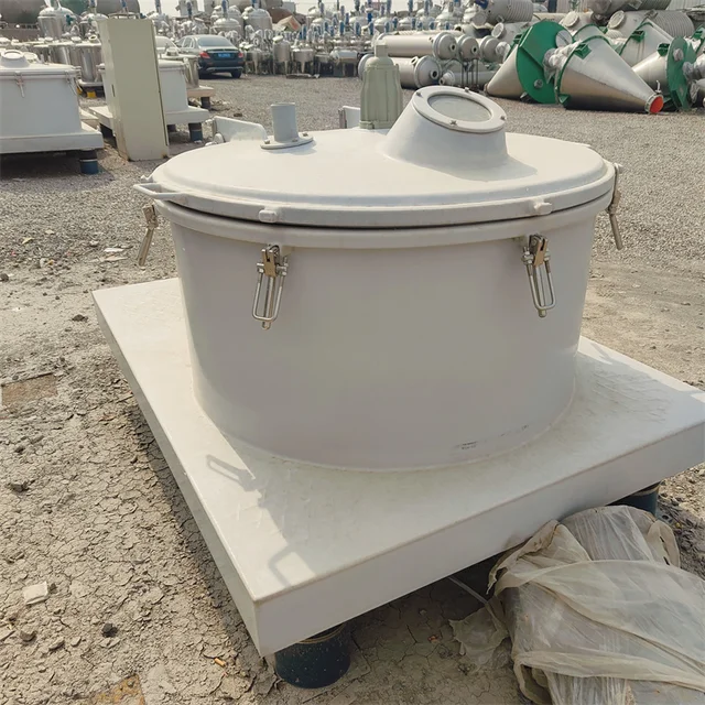 Automated solid-liquid separation equipment for dehydration with plastic-lined flat plate centrifuge