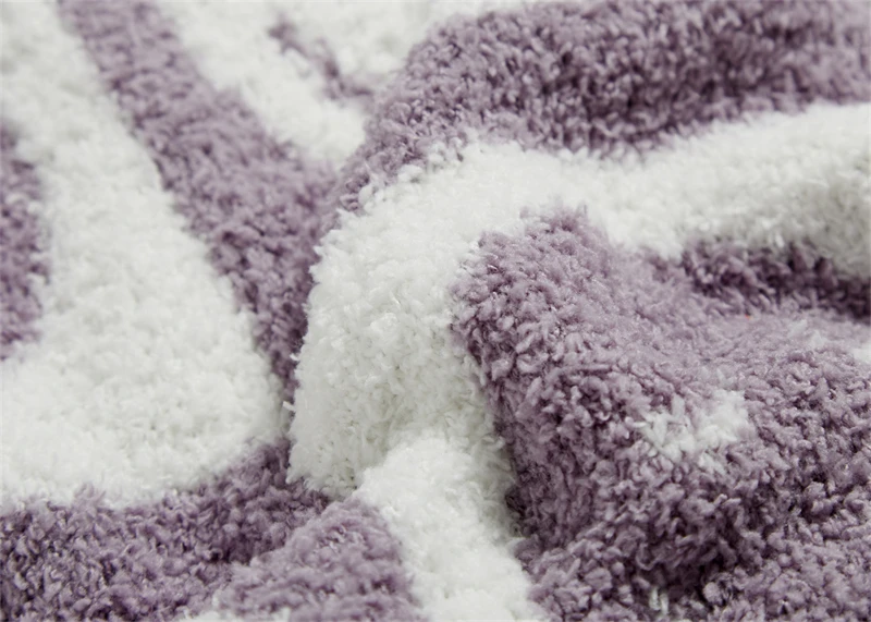 Comfortable and cute 100% polyester fiber knitted blankets can be used for home life or outdoor carrying qpgxl factory