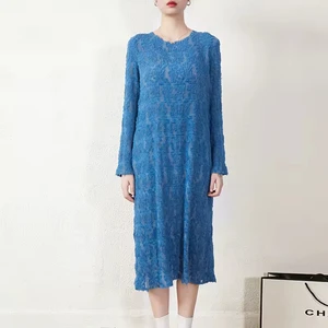 2025 New Design Plush Reversible Vintage Inspired Velvet Midi Long Sleeve Dress Women 100% Polyester Crew Neck Empire Casual