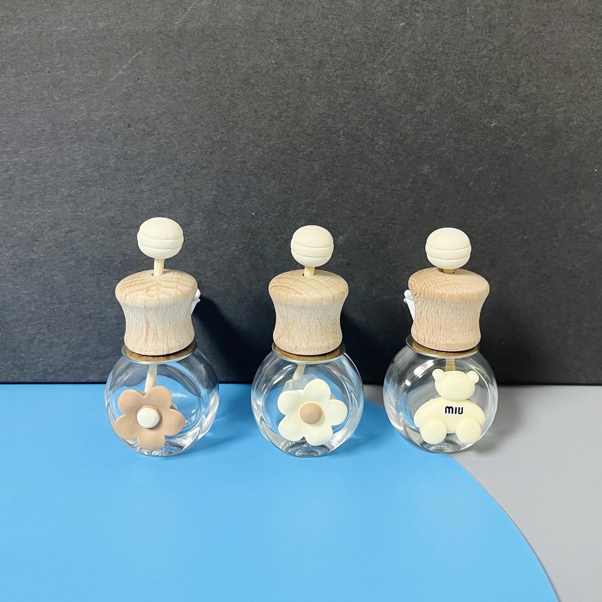 8ml  Square Glass Perfume Car Diffuser Bottle with Nature  Black Wooden Cap and Metal Clip