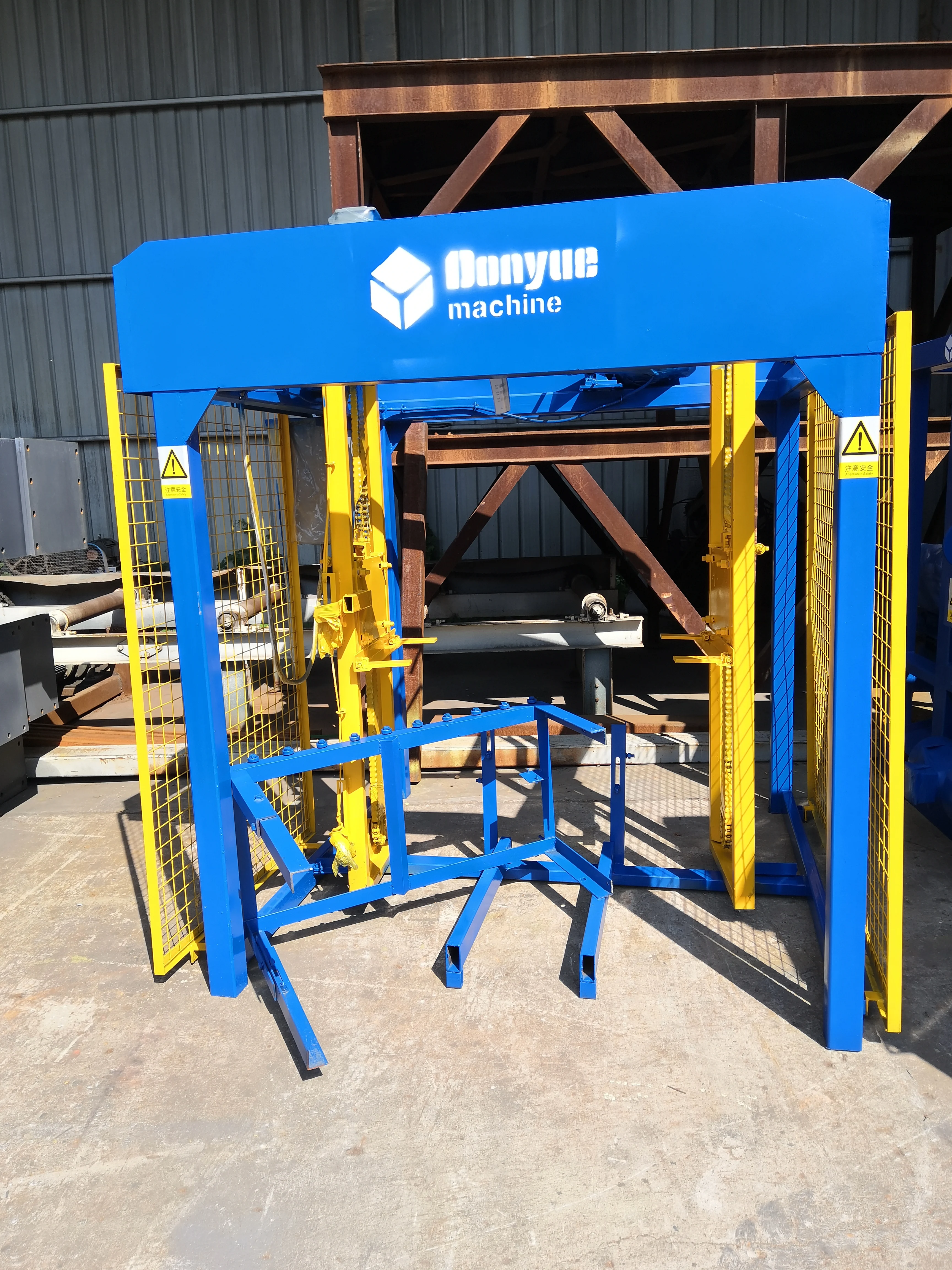 Qt4-26 Manual Block Making Equipment From China for the Small Business Construction Brick Making Machine