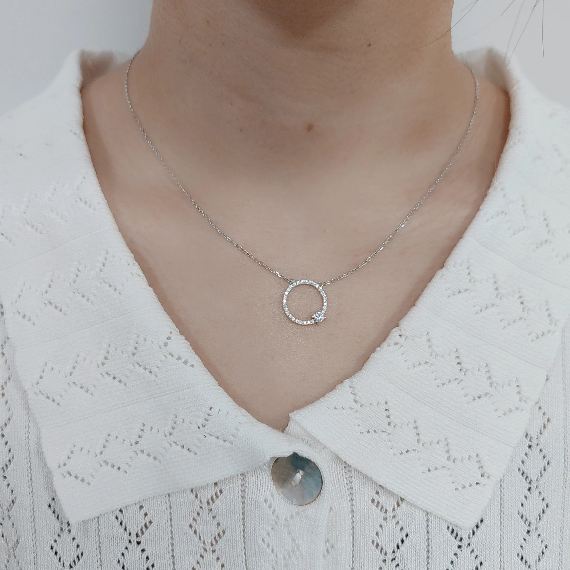 Collana Con Ciondolo Solitario In Stile Con Castone In Diamanti - Foto 2