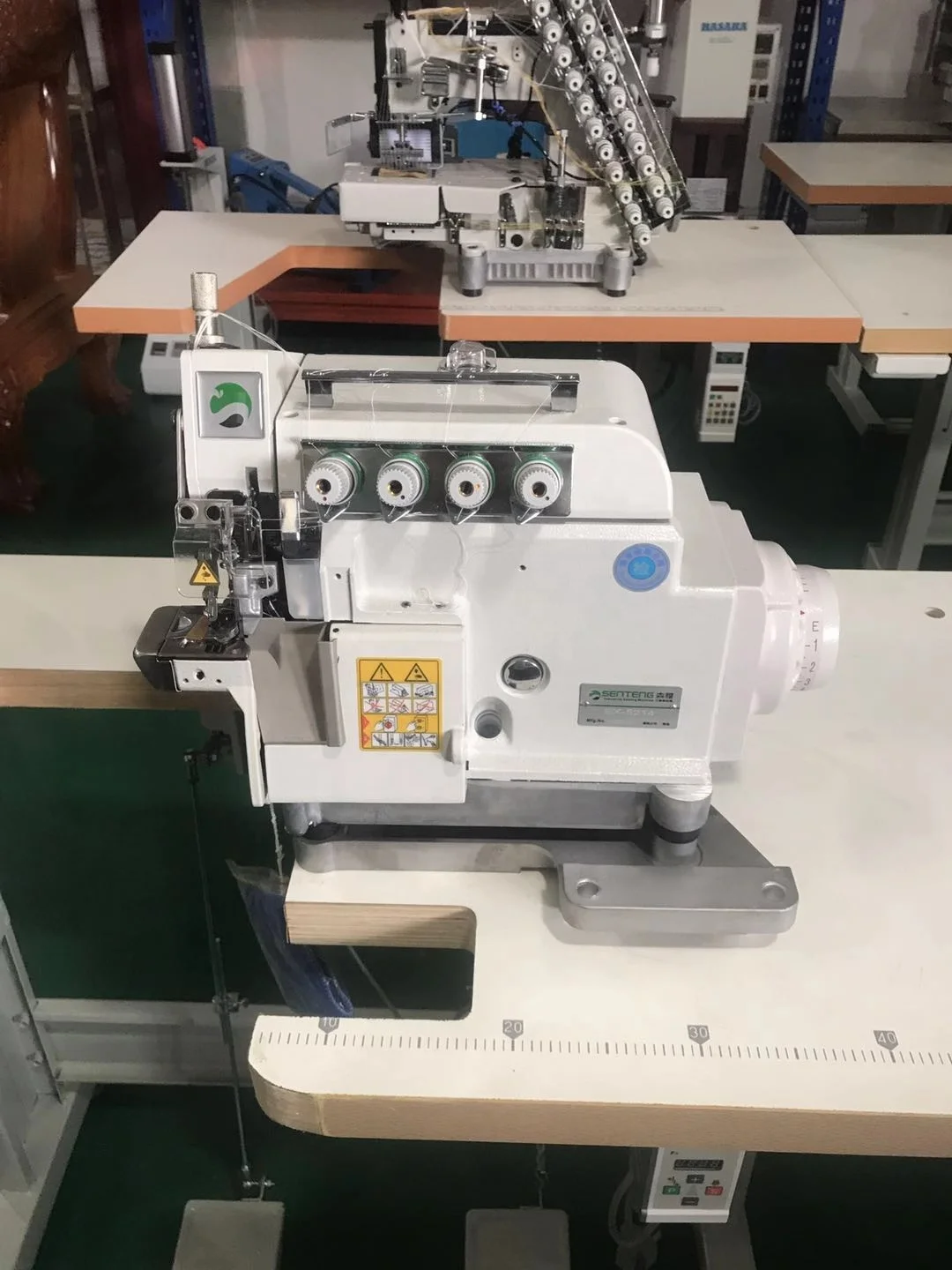High Quality Professional Direct Drive 5 Threads Small Cylinder Bed Overlock Sewing Machine