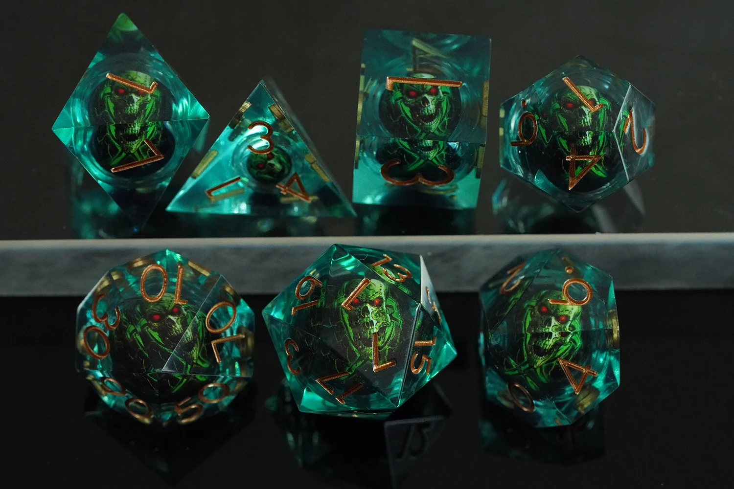 Yushun Dnd New Skull Head Resin Polyhedral Dice Sets Ghost Skeleton Liquid Core RPG Board Game Dice details