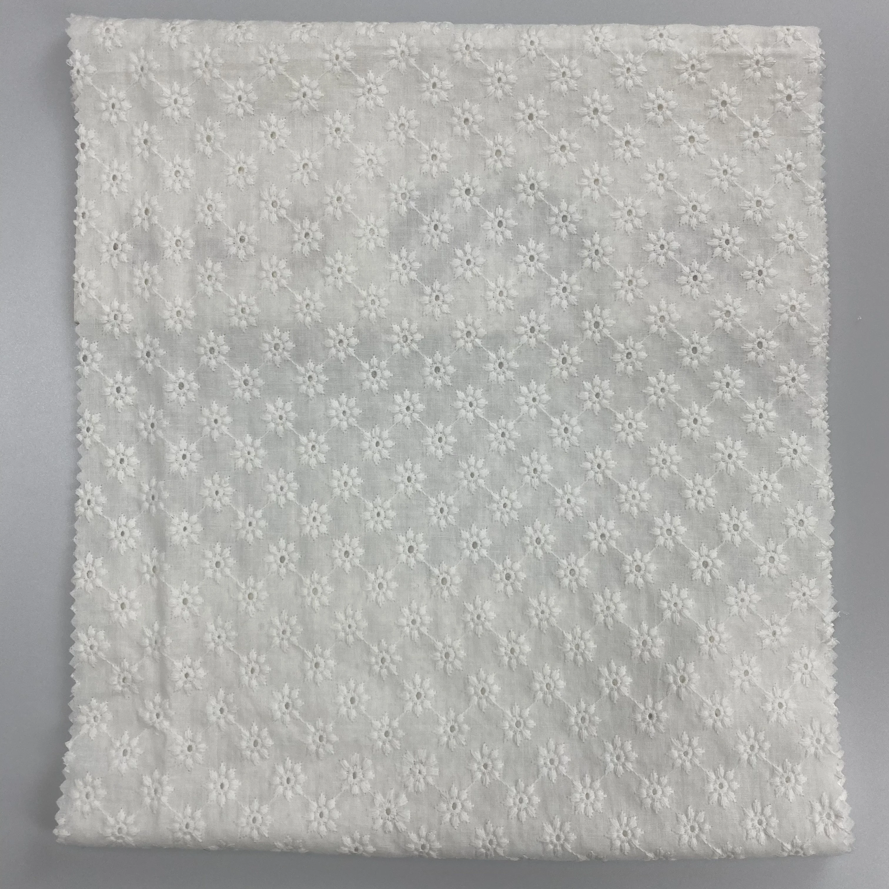 
 Высокое качество 100% хлопок белый ушко хлопковая вуаль с вышивкой ткань для платья  