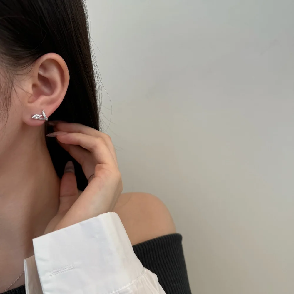 KAKODIY Fashion Design Hypoallergenic 925 Sterling Silver Rhodium Plated 5A Cubic Zirconia Flower Marquise Stud Earrings detail 2