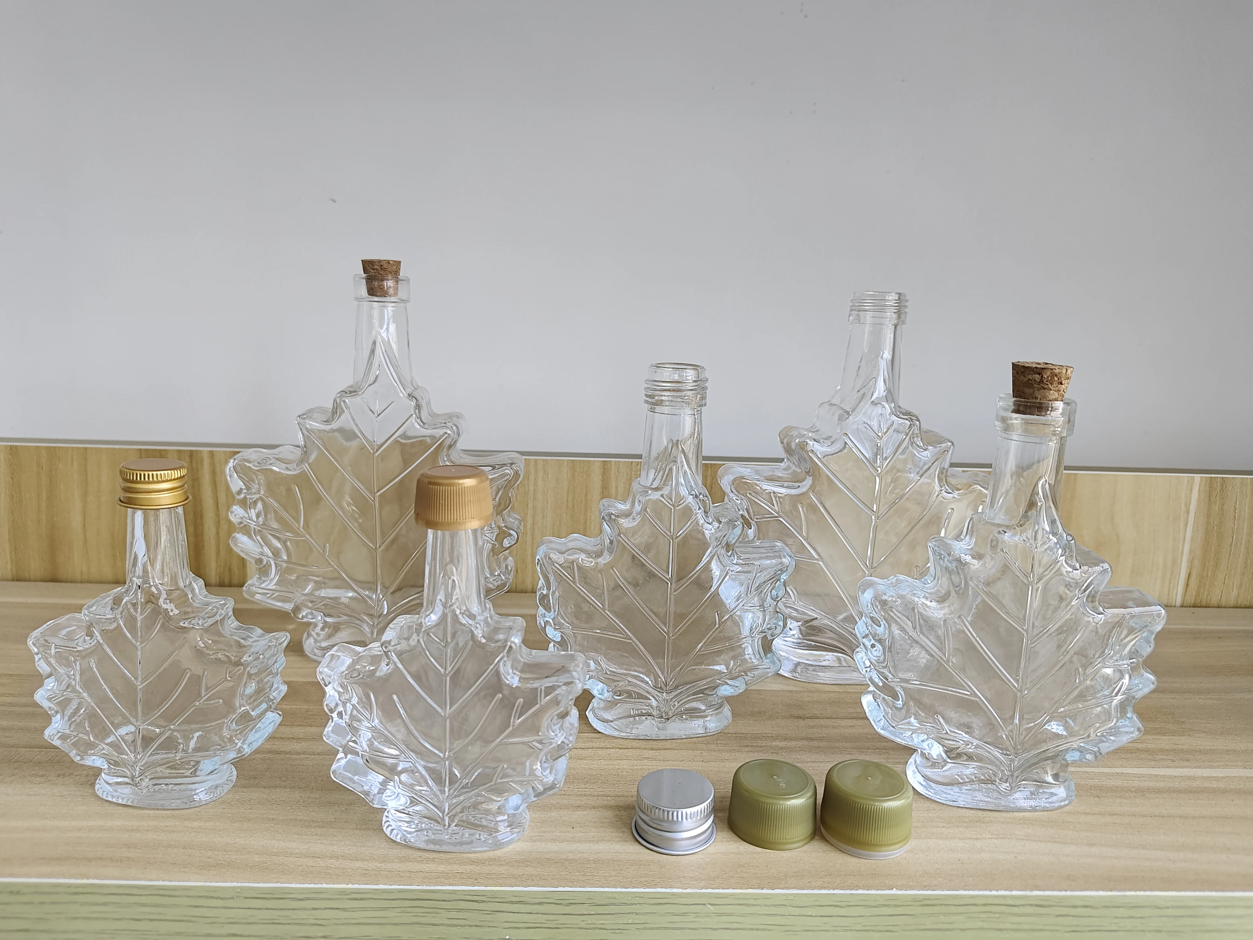 50ml 100ml 250ml Empty Maple Leaf Shaped Glass Syrup Bottle Glass Liquor Bottle With Screw Top