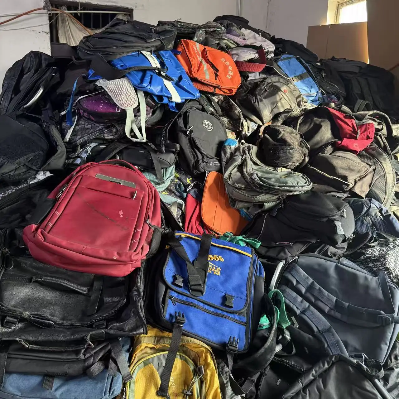 Wholesale Second Hand School Backpack for Men and Child Light Used Men's  Travel Bag in Bulk Ukay Bags Bale Second Hand Clothes