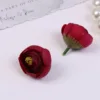 Une fleur bordeaux