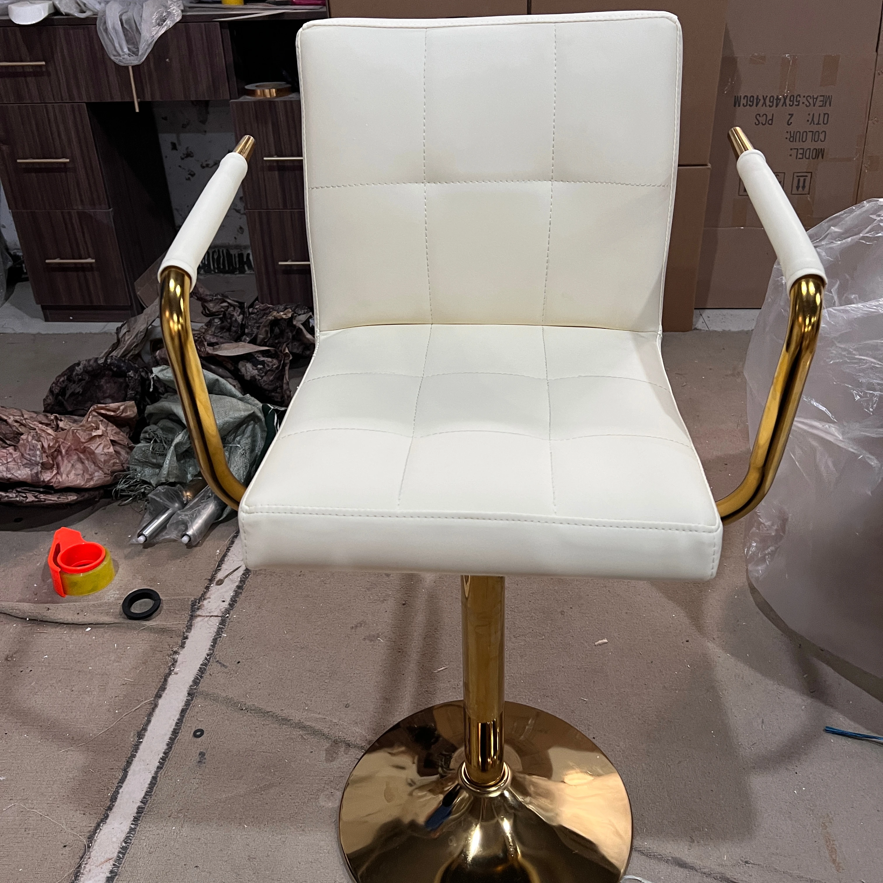 High Quality Square Back Swivel  Bar Stool Chair Barber Chair With Metal Armrest