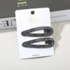 Conjunto de dos piezas negro con diseño de gota y diamante cuadrado.