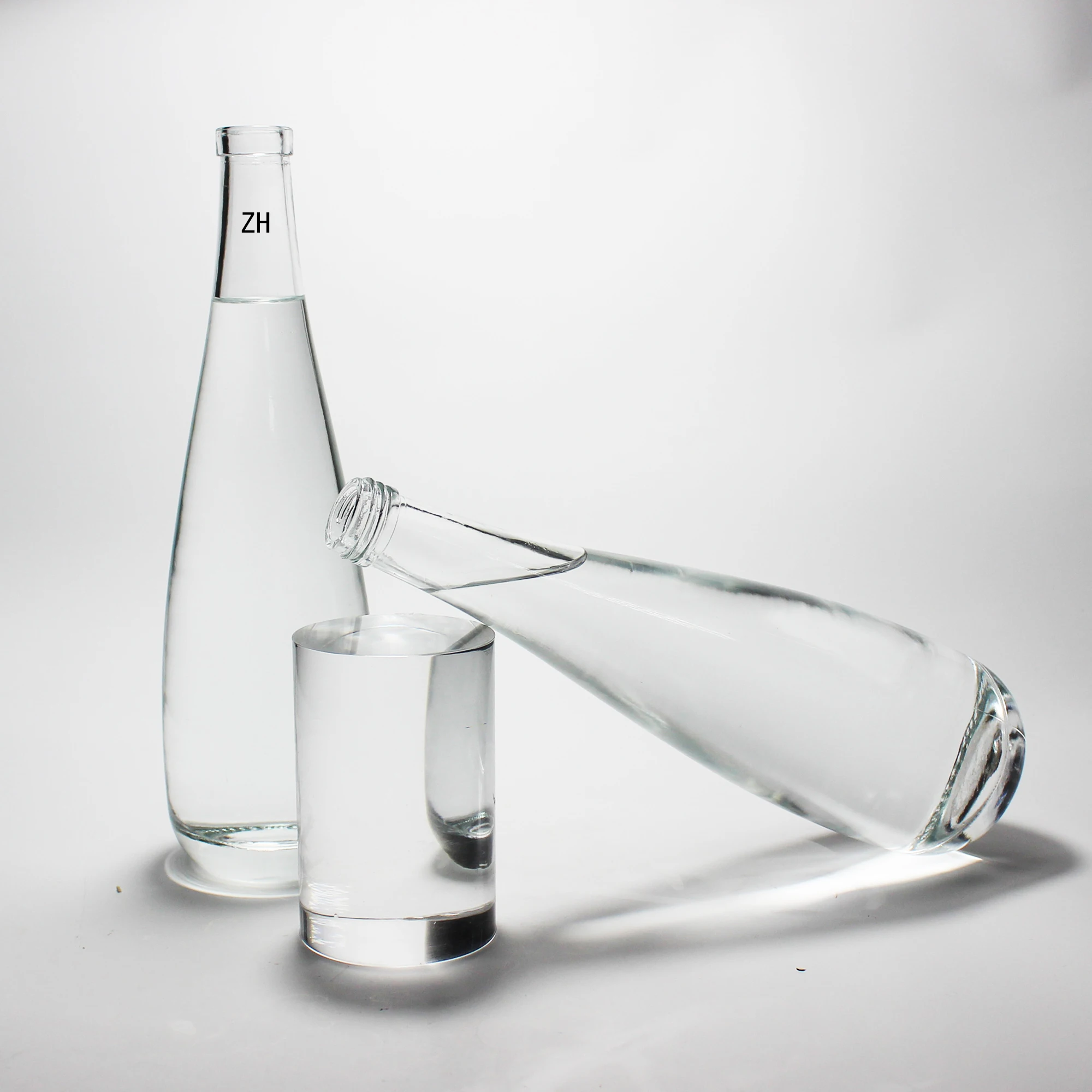 Nice 200ml 375ml 500ml 750ml Transparent Round Empty Flint Glass Liquor Wine Vodka Tequila Bottle with sealed Cork Lid