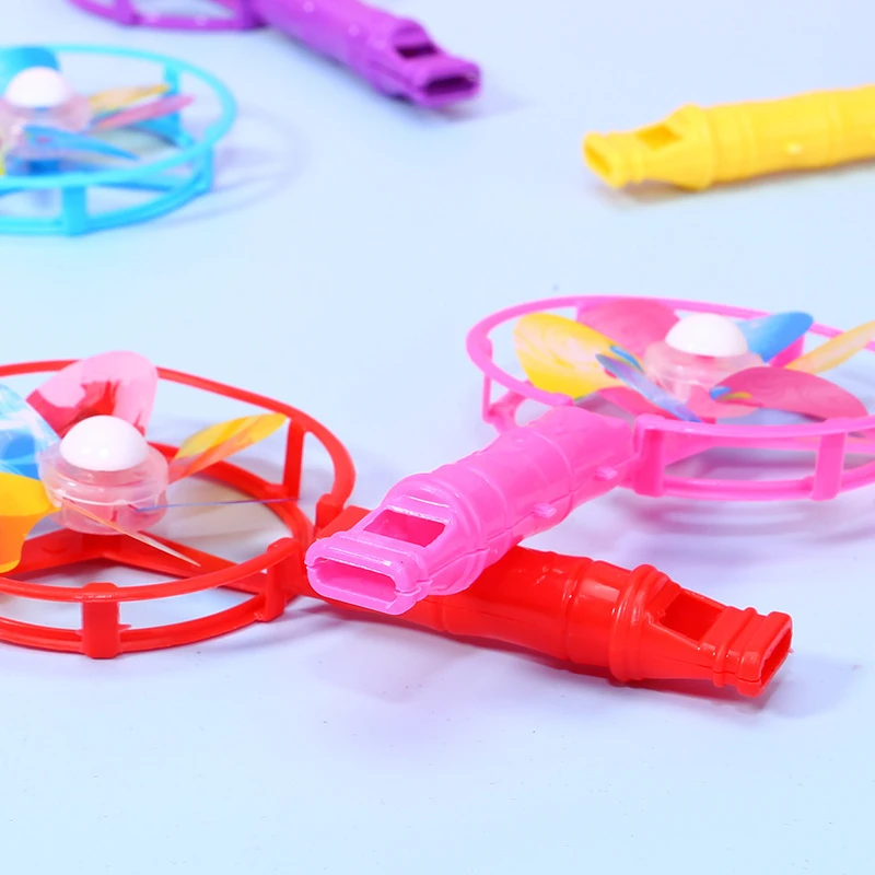 Лидер продаж оптовая продажа пластиковые мини-вертики для детей цветные свистки выдвиженческий подарок звуковые игрушки уличная ветряная мельница