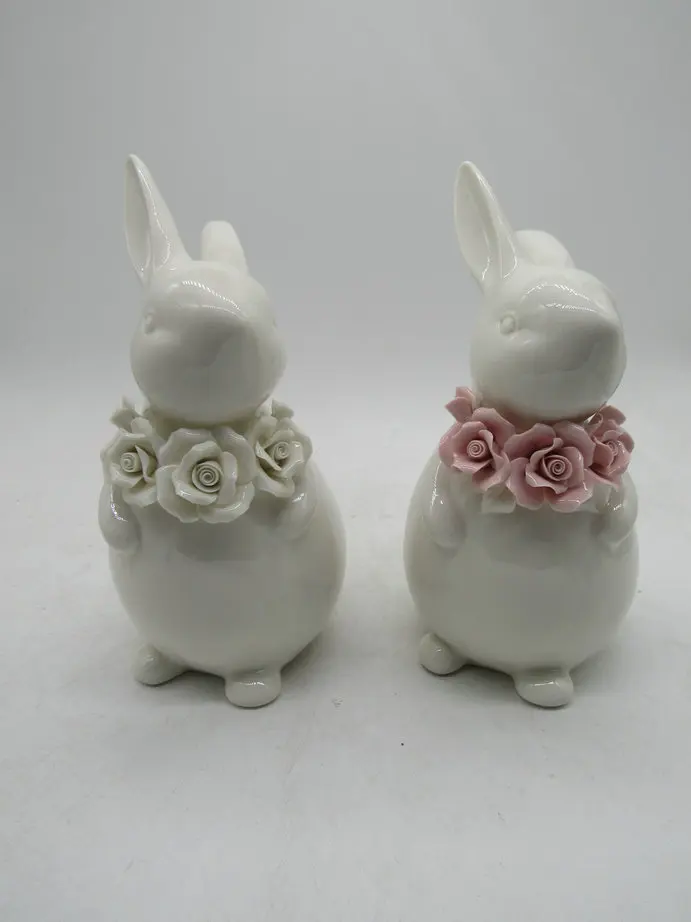 Ручная роспись 6,3 дюймов белый фарфоровый кролик с цветком и корзиной Коллекционные фигурки