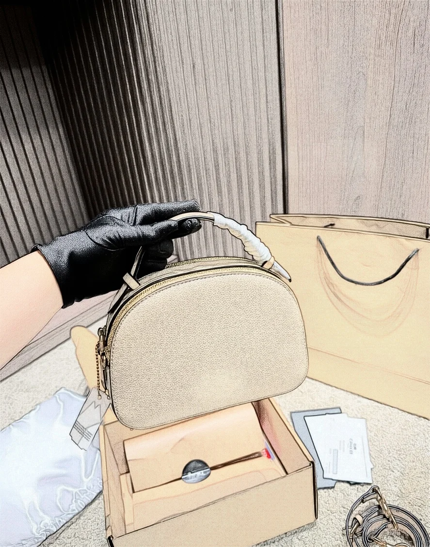 High-end Women’s Summer 2026 New European American Vintage Printed Letter PU Shell Classic Single Zipper Everyday Use Shoulder