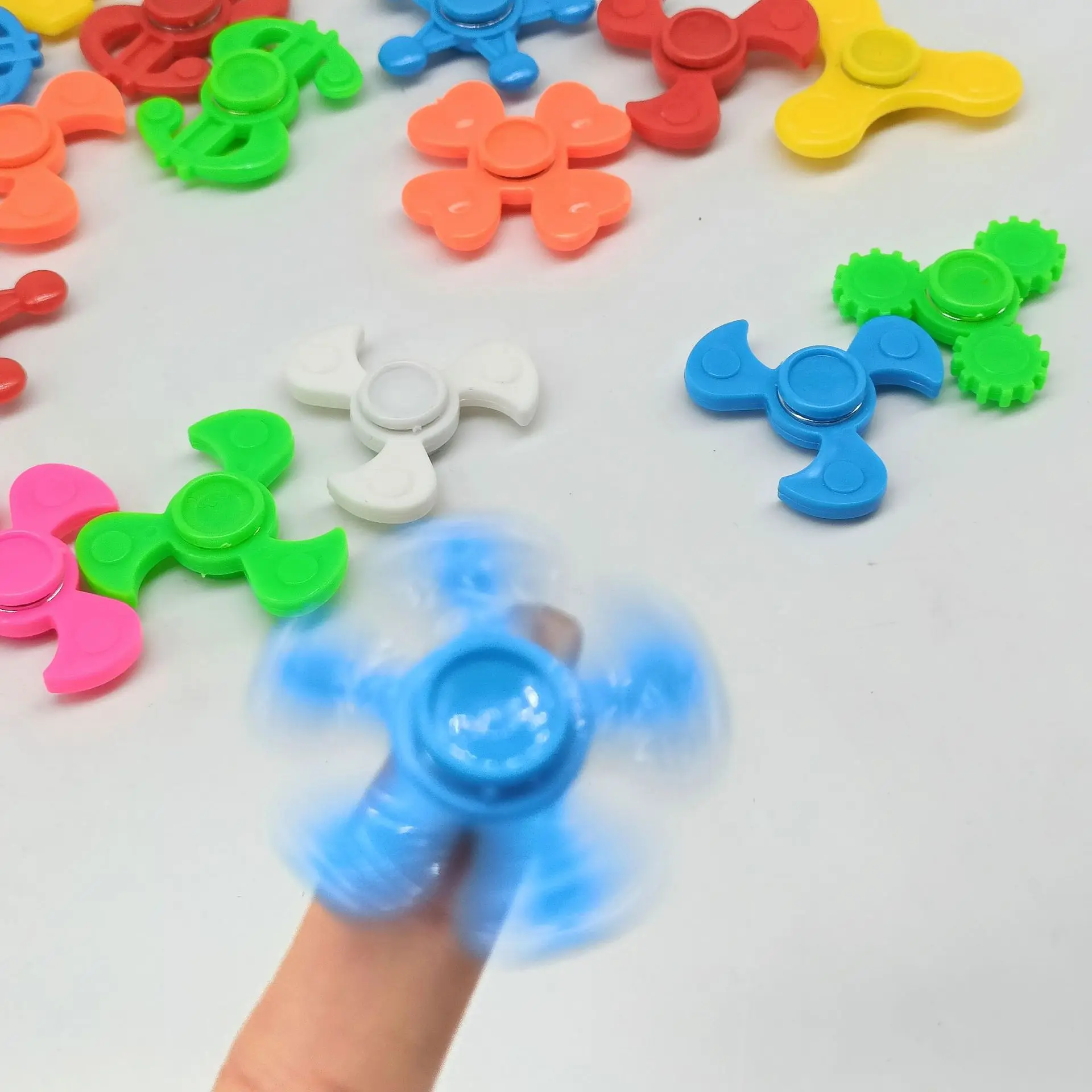 8 Design Mini Finger Plastic Hand Spinner Fidget Toy for Kids 2inch 5cm 50mm Capsule Toys