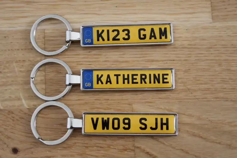 Custom Logo Car Keychains Durable Metal Square Keyrings