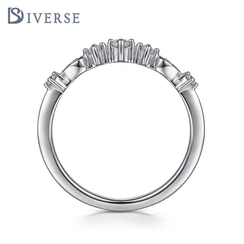 Doyonds S925 Sterling Silver Elegant Ring Featuring a Sparkling Star Pattern with Center Round Diamond and Accented