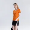 Cuello en V naranja