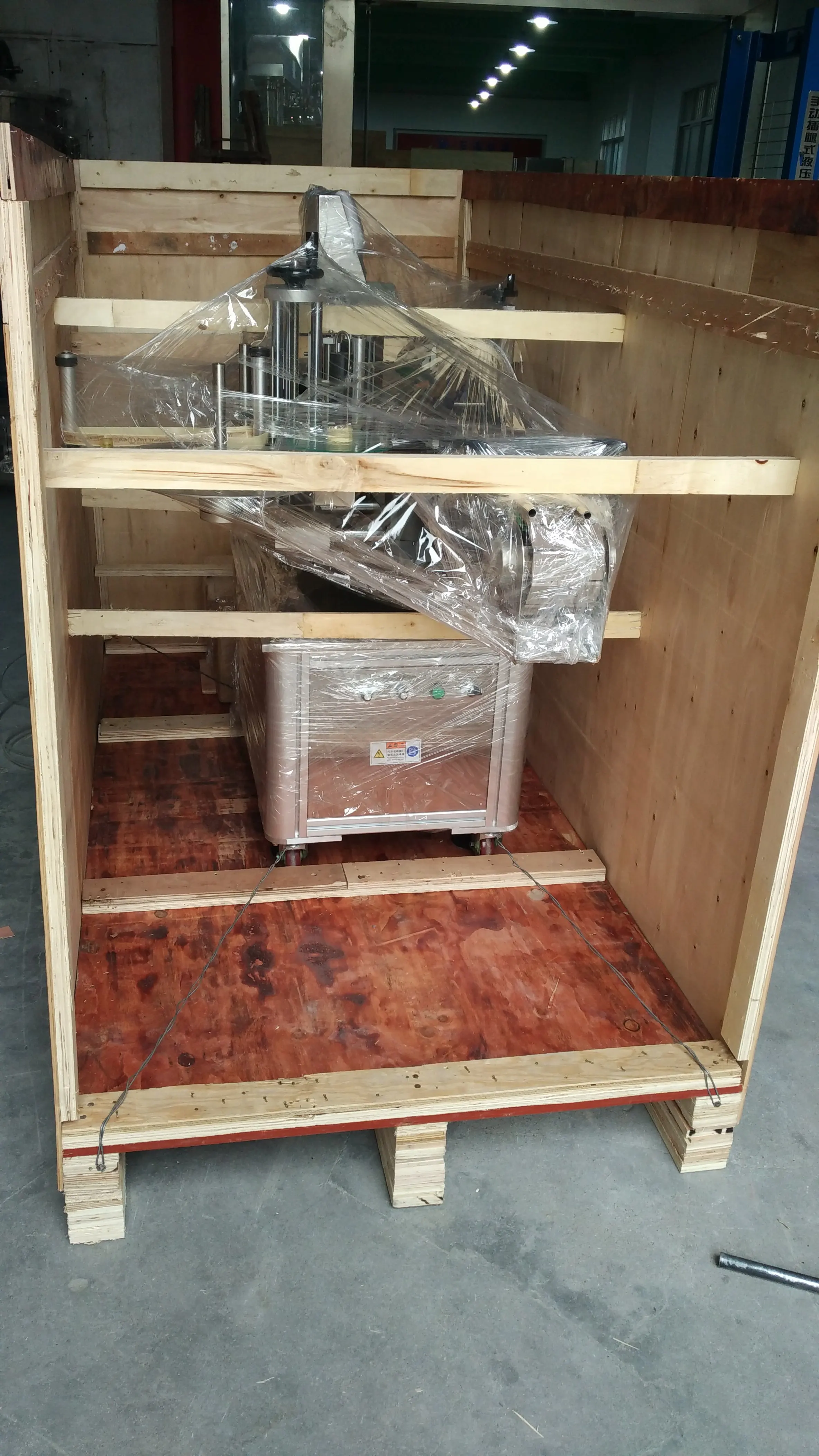 
Настольные полуавтоматические этикетировочные машины для круглых бутылок, банок, банок 