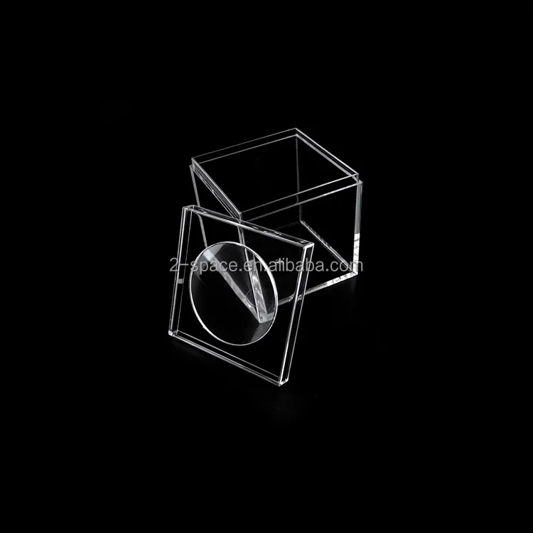 CLEAR PLASTIC DISPLAY BOX WITH MAGNIFYING LENS in LID