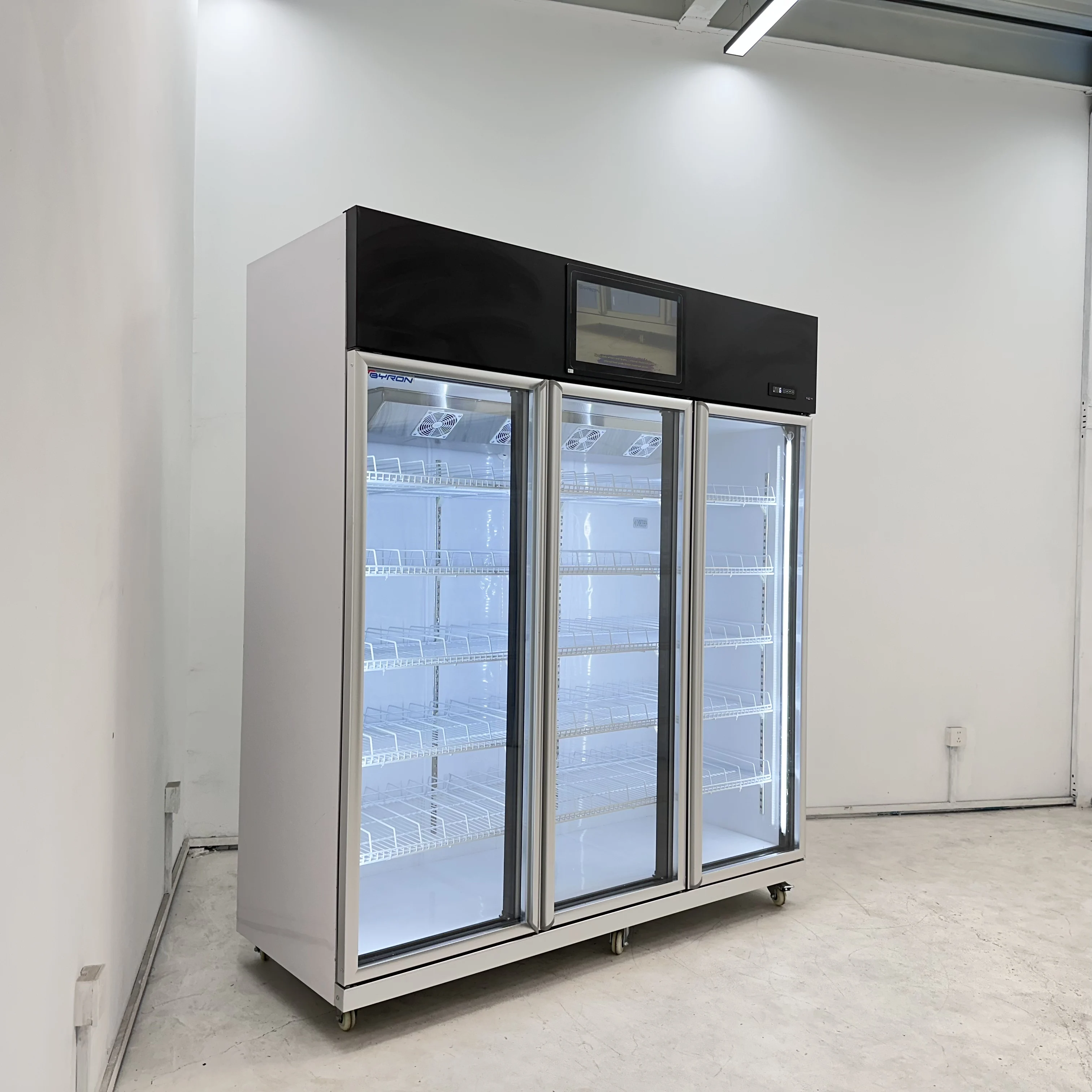 Advertising Screen Vertical Drinks Freezer Display Beverage and Cooler Commercial Refrigerator Showcase With LED Lights