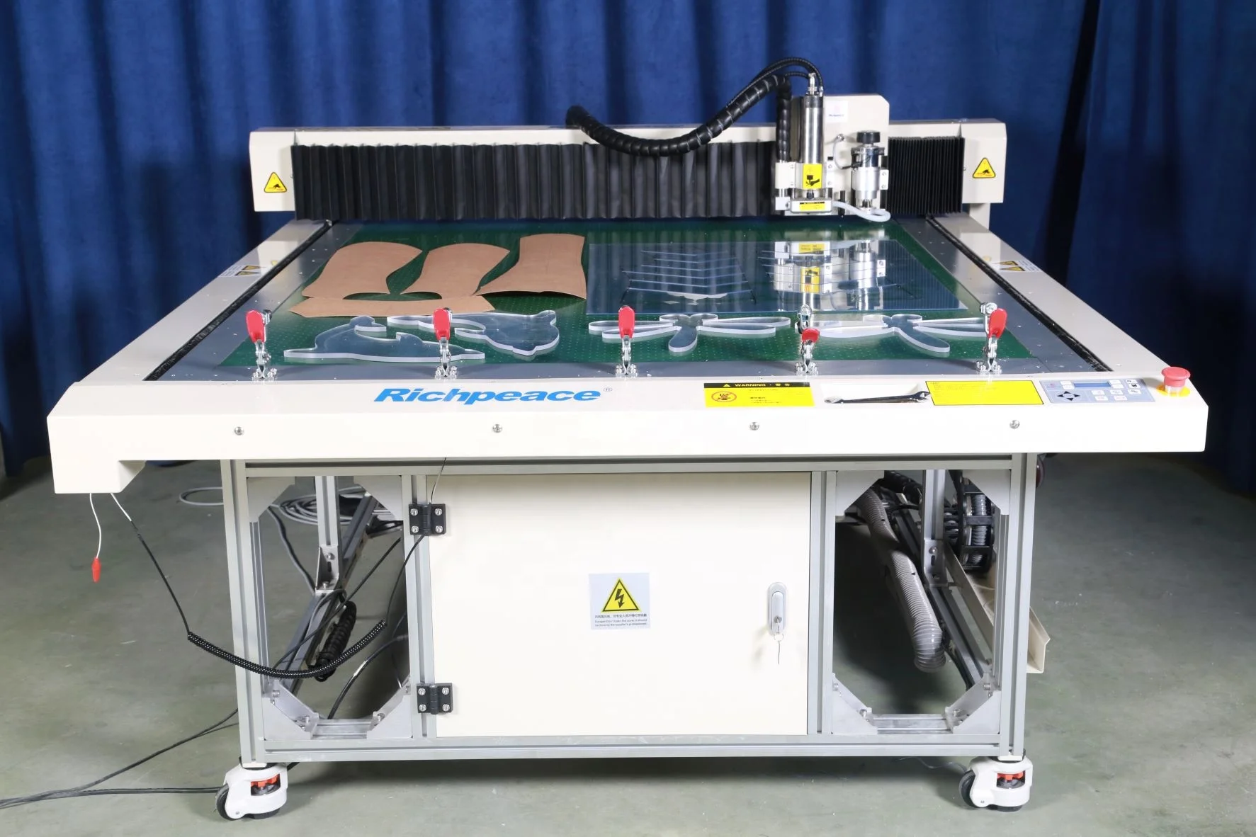 Richpeace Template Cutting Machine for PVC Epoxy Acrylic Board Cardboard Garment Pattern Room