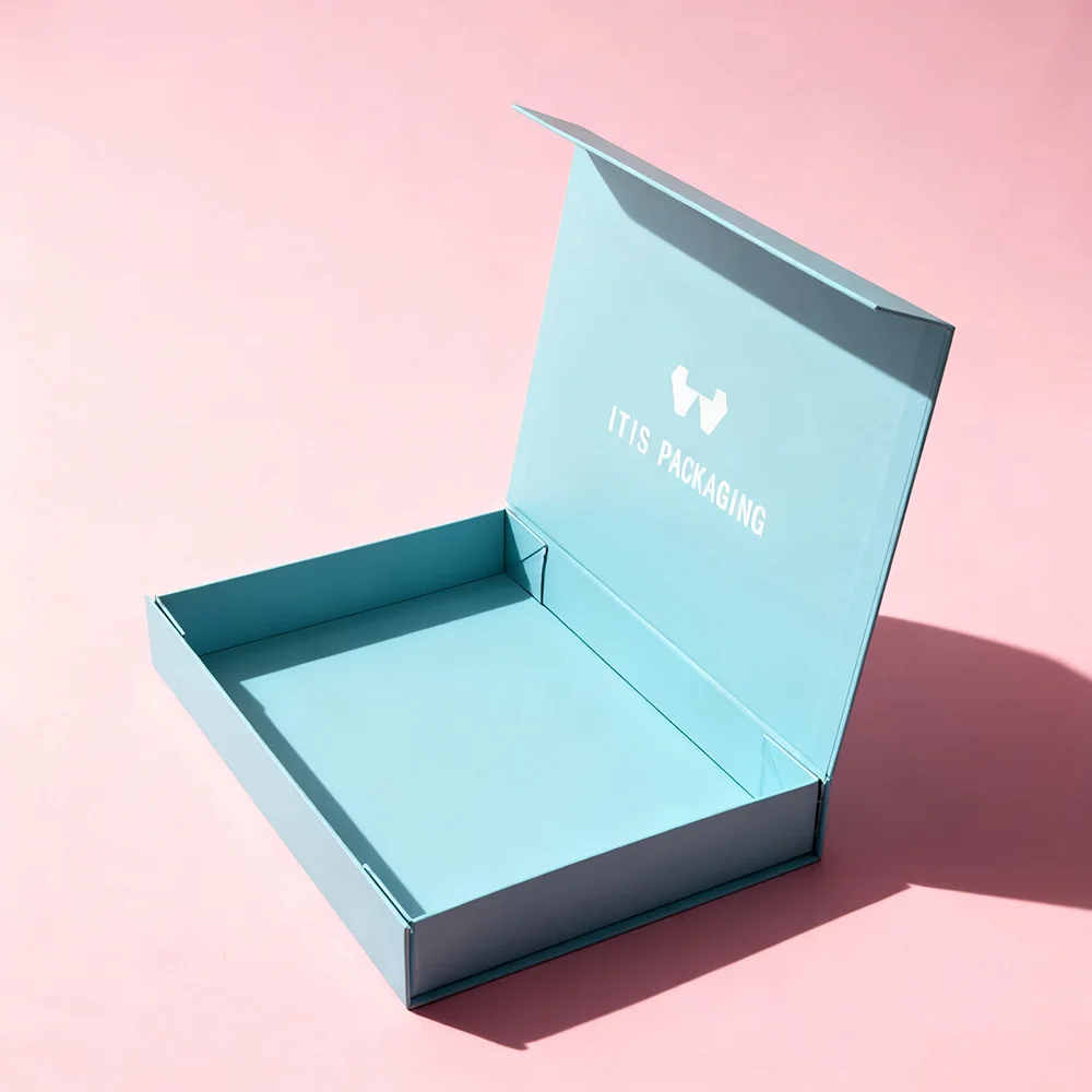 Scatola di Imballaggio per Laptop di Lusso | Scatola Personalizzata in Cartone Ecologico | Design Pieghevole con Chiusura Magnetica e Protezione in Spugna e Finitura a Rilievo