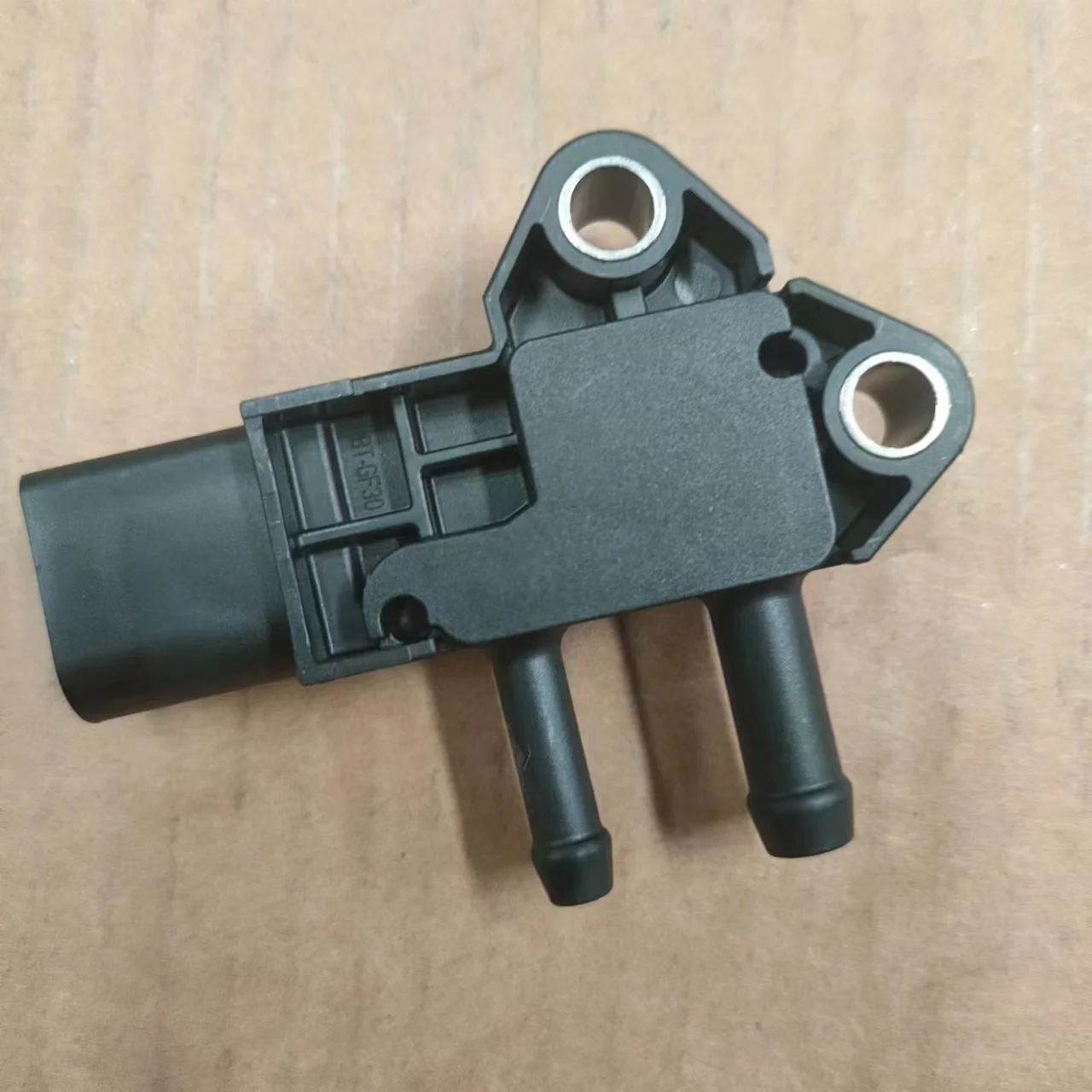High Quality Truck Engine Differential Pressure Sensor 3615610-TL100 for Dongfeng KL KC DDi11 diesel Engine