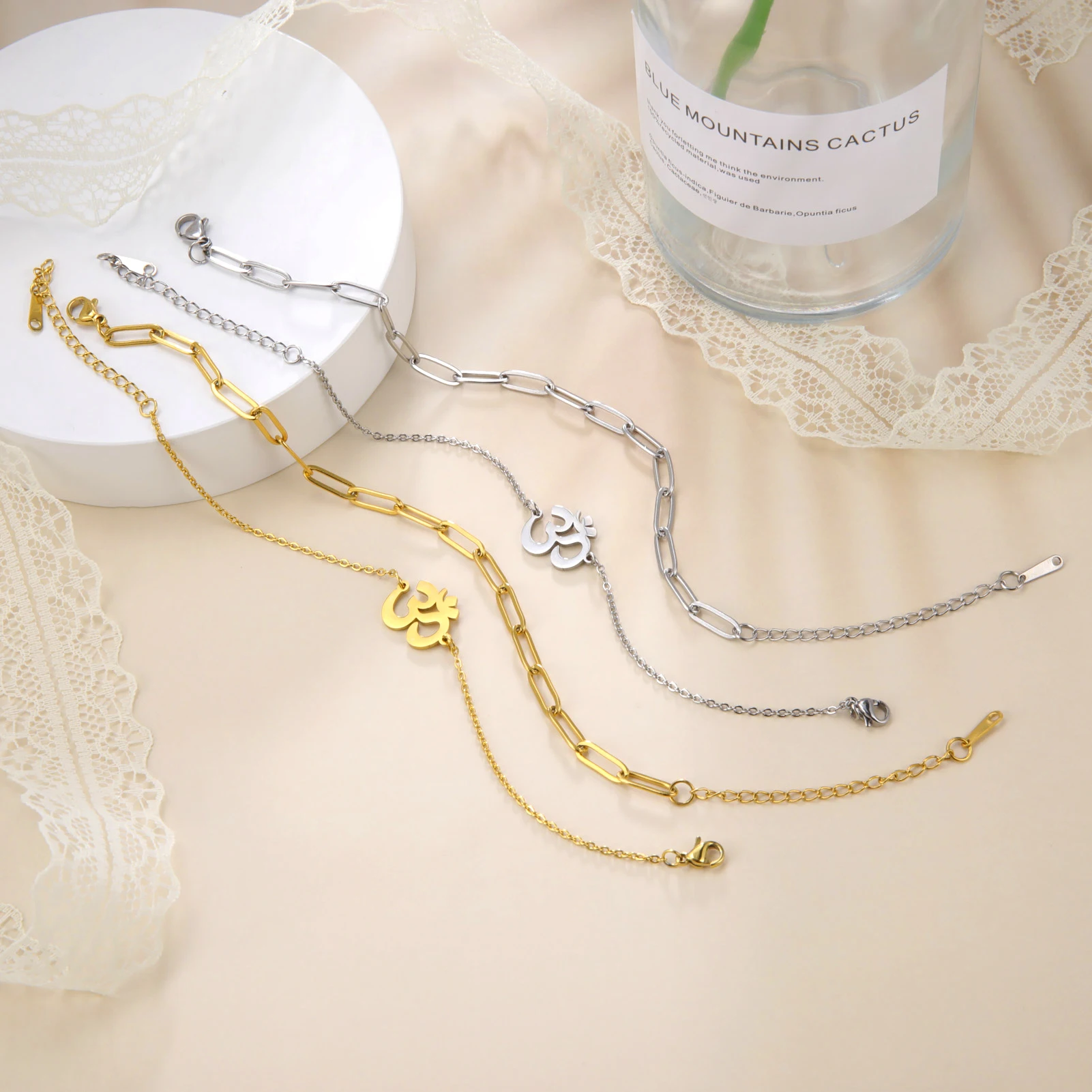TEAMER religioso indiano Buddismo Yoga OM Bracciale in acciaio inox Meditazione Armonia spirituale OM Bracciale doppia catena Aum Om Ohm Sanscrito Simbolo Gioielli Per Donne Ragazze