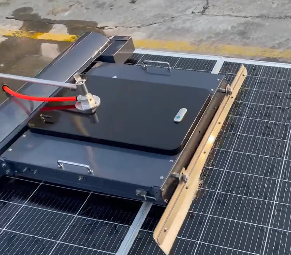 Good Quality Solar Panel Cleaning Machine Robot Cleaner Dry Cleaned Washed Solar Panel Cleaning Machine