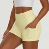 pantaloncini gialli