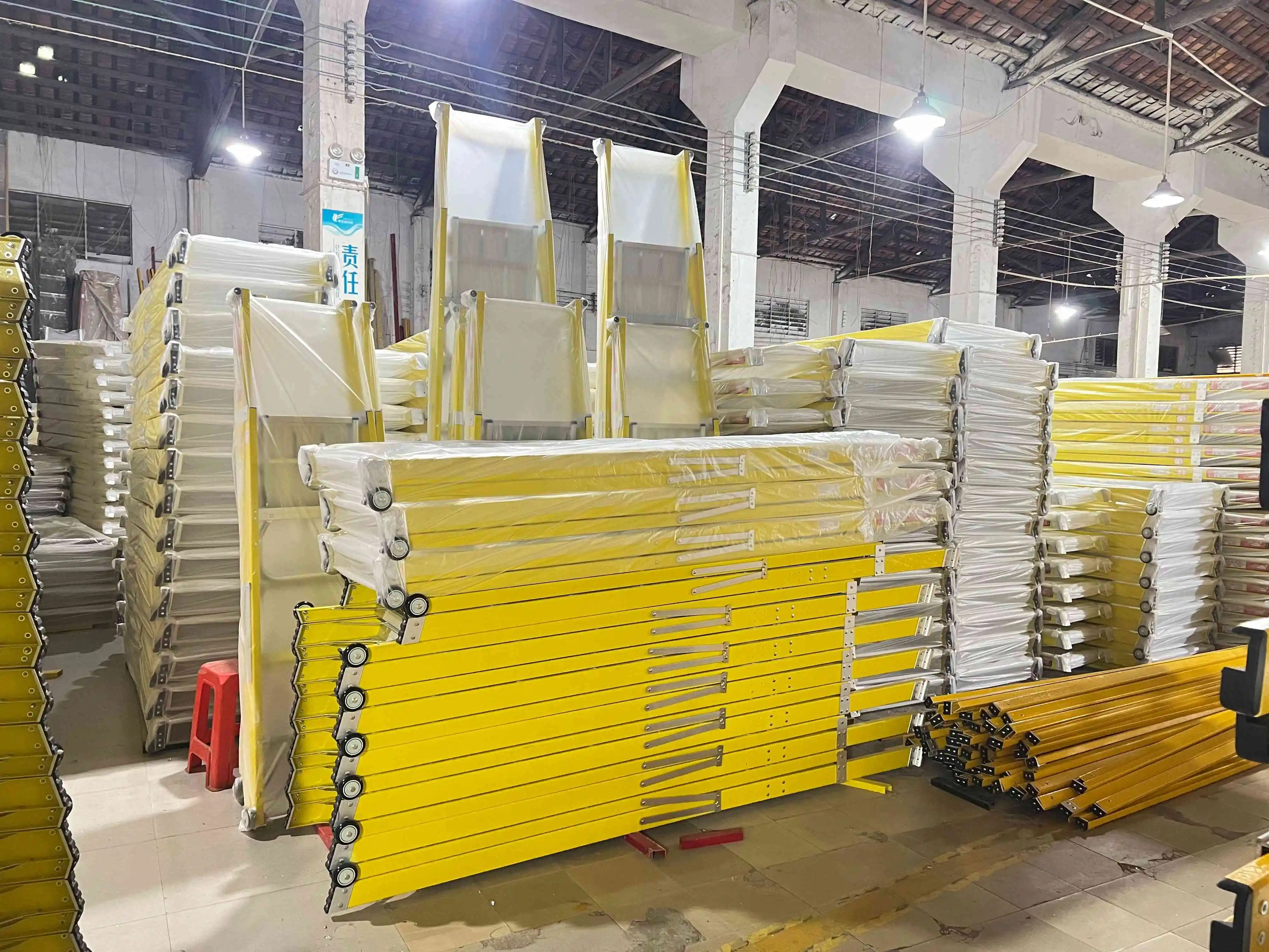 Industrial Mobile Portable Insulated FRP Folding Step Ladder Platform Stand Handrail for Construction Site Outdoor Use 150kg