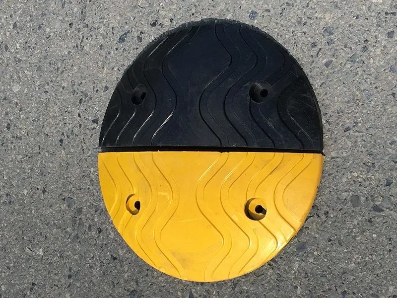 Hot Sale Black Yellow 1000*380*45Mm Rubber Traffic Speed Bump details