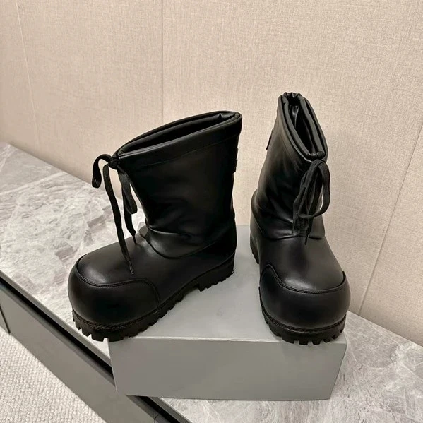 Wholesale Autumn Winter Ladies Genuine Leather Boots Big Toe Outdoor Thick Sole Warm Snow Boots Women Mid Calf Boots