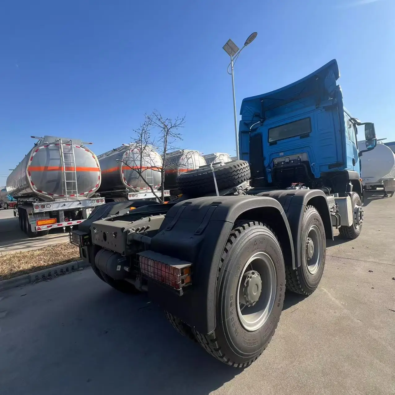 2025 Sinotruck Howo TX 6x4 430hp 400hp 371hp LHD Tractor Truck New Car on Sale in Africa Price manufacture