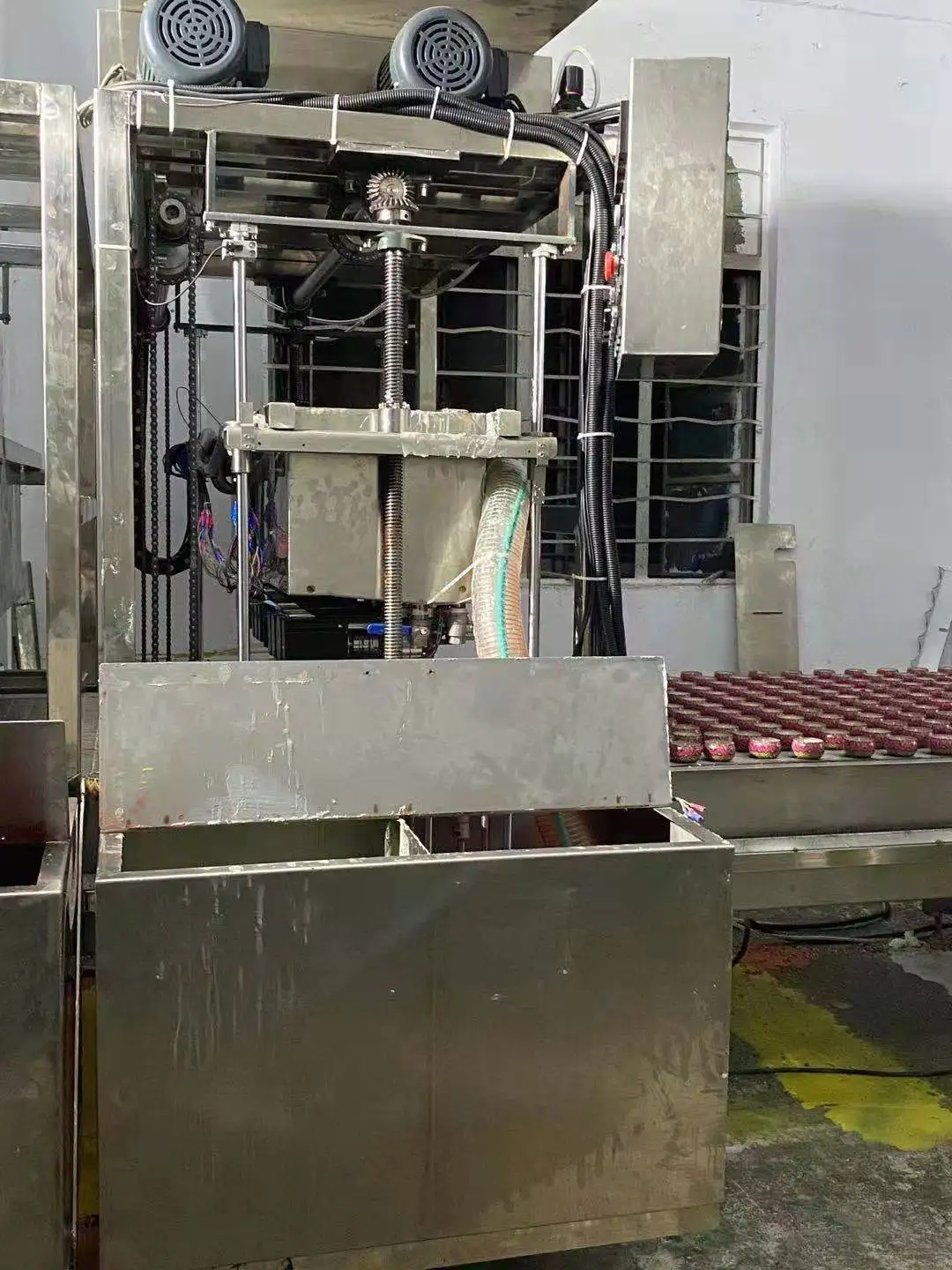 Full Automatic Customer Candle Produce Line with 12 Filling Pumps Filling Machine for Tealigh Glass Candle Suitable for Wax