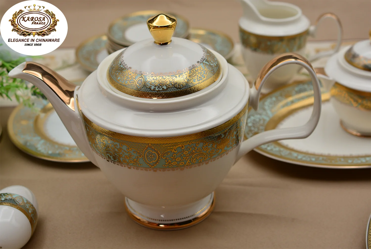 KAROSA High Quality 17pcs Embossed Gold Decorations Tea Set Luxury Style Bone China Tea Cup Set