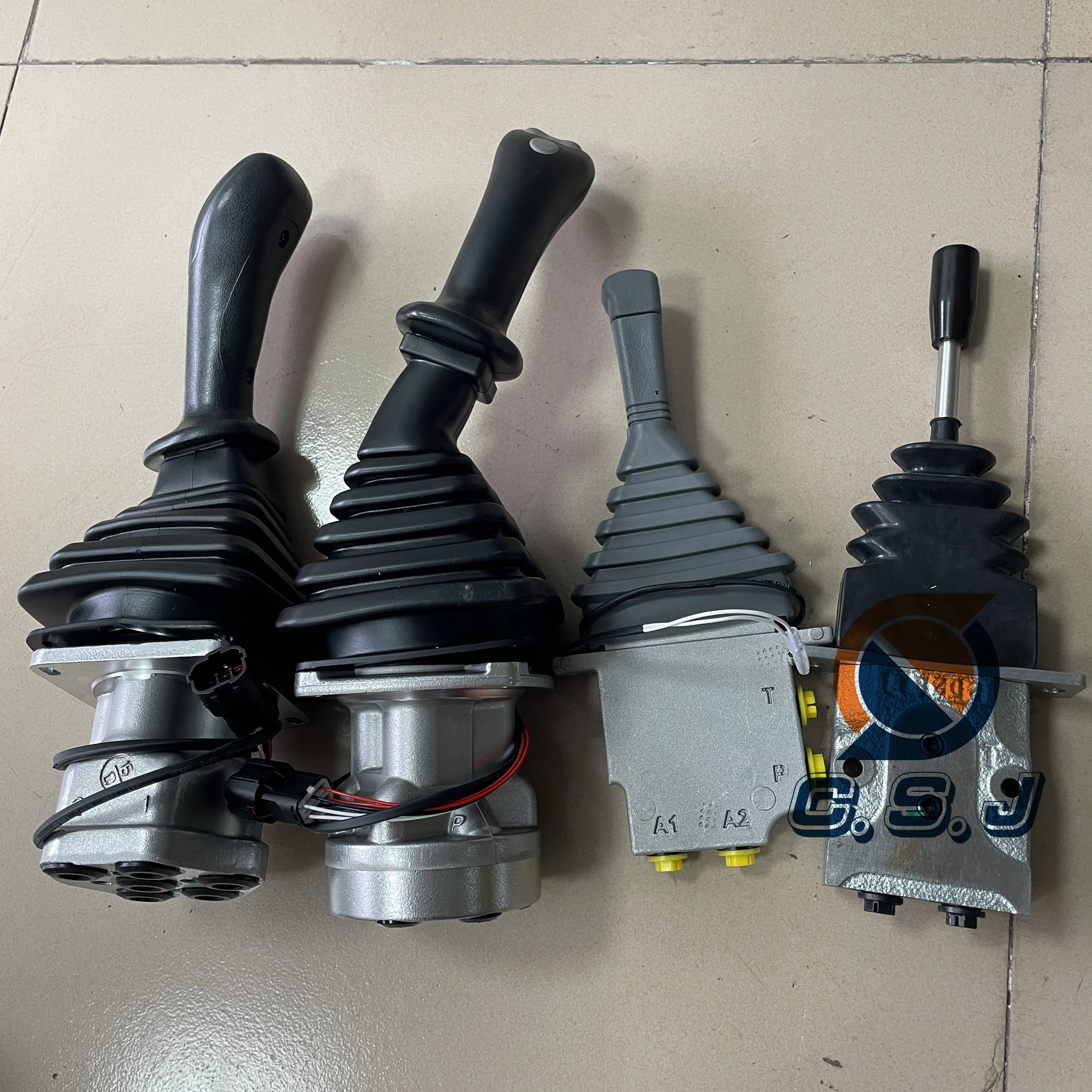 Factory Controller Joystick Control Operation Handle Brake Pedal Pilot Valve for CAT Doosan Hyundai Komatsu Kobelco Kawasaki