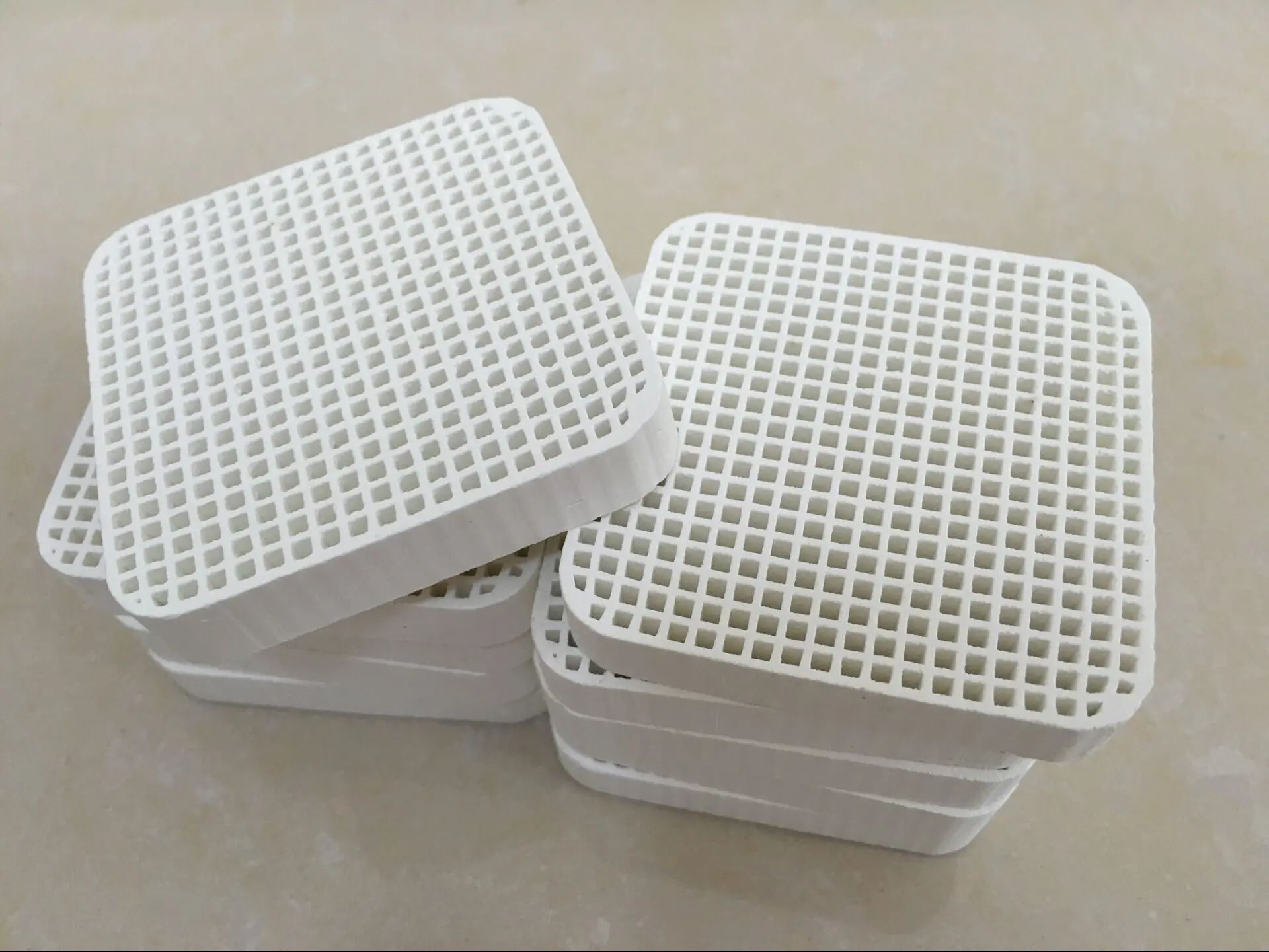 Фотокаталитический керамический фильтр, сотовая керамическая пластина для очистки воздуха