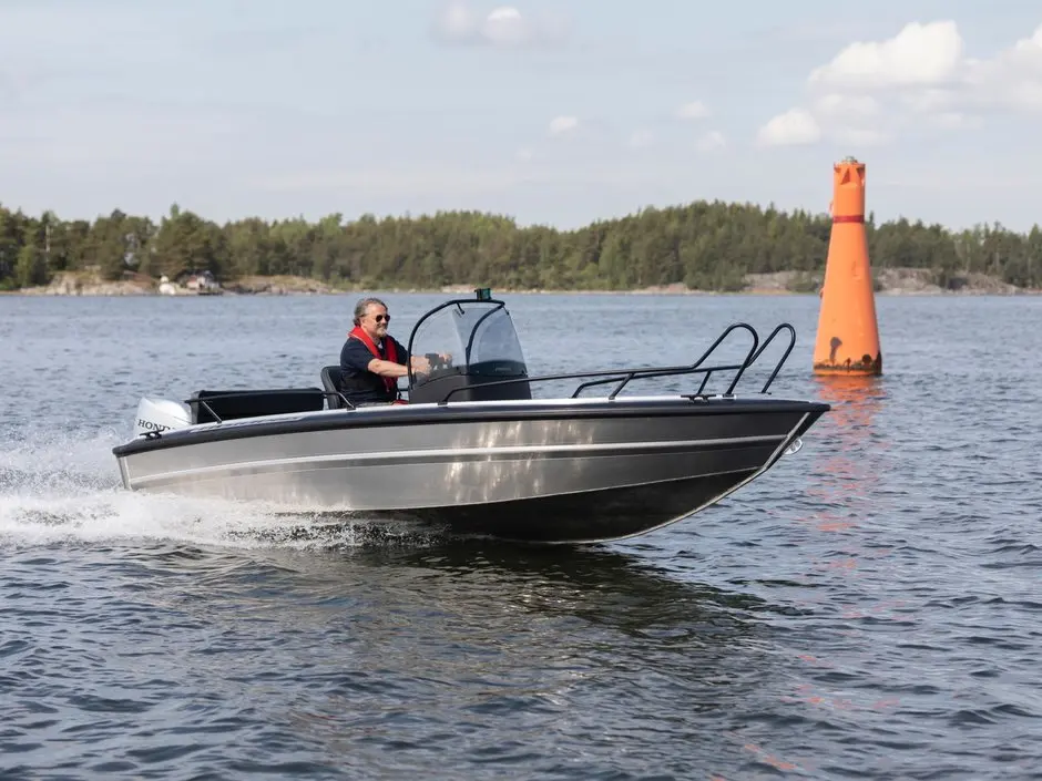 Luxury Mini High-Speed Aluminum Sport Yacht Centre Console Fishing Boat with Outboard Engine for Sale