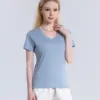 Cuello en V azul claro