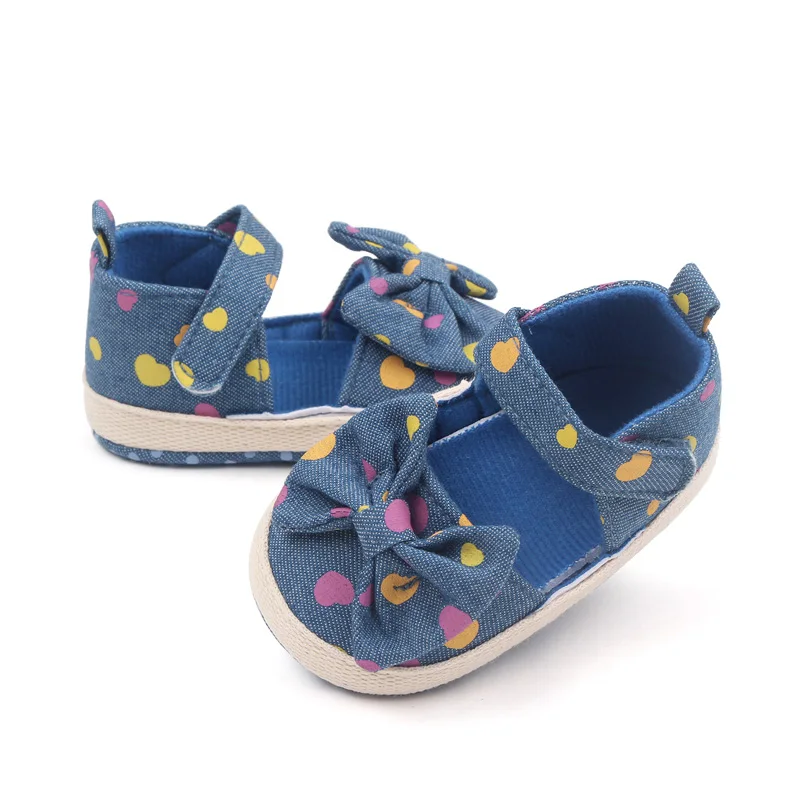 Hot Selling Dot Design Soft Sole Baby Newborn Girl Shoes 2023 factory