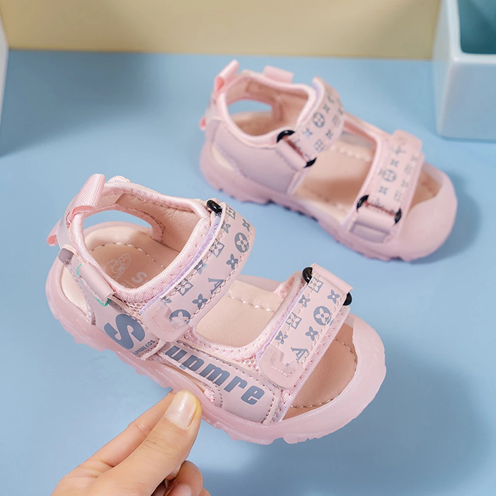 Оптовая продажа Новинка лета 2021 быстрая доставка дышащие уличные кожаные сандалии из микрофибры с алфавитом