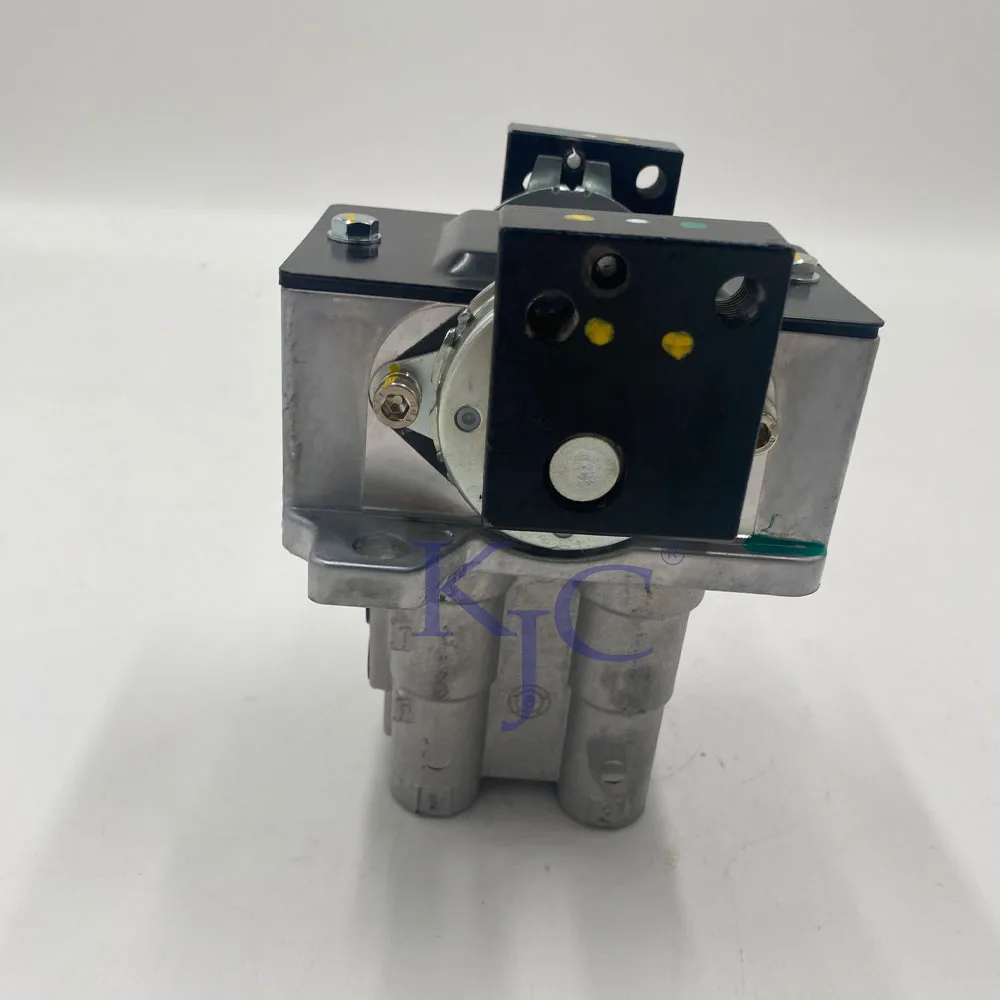 Pilot Valve YB60000029 YB60000033 for Hitachi ZX200-5G ZX210H-5G
