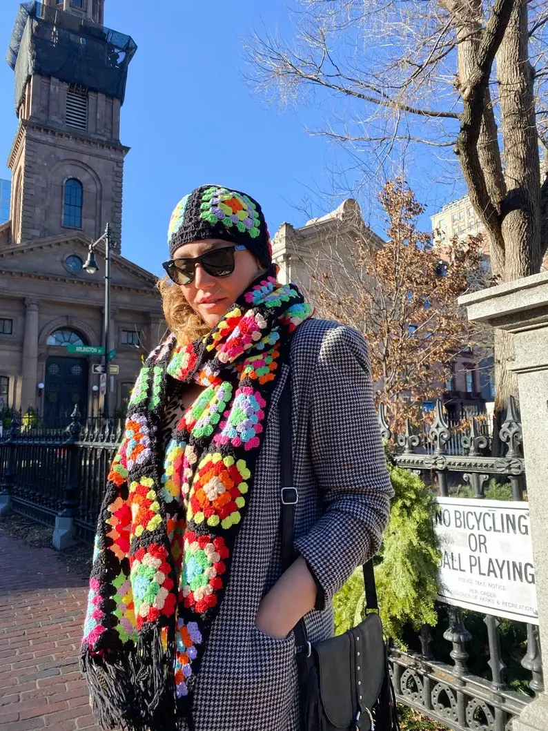 Милый и стильный Зимний винтажный афганский комплект из двух предметов с ручным крючком акриловая вязаная шапка шарф индивидуальным принтом логотипа