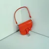 Naranja rojizo